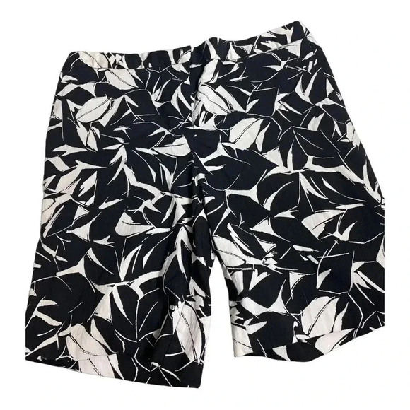 ✅ 3 for $15 ✅ Mario Serrani Italy B/W Floral print Bermuda Shorts Size 6 - Picture 3 of 8